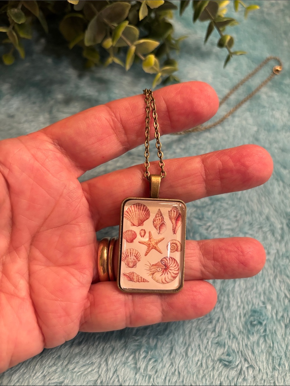 Seashell Nautical Glass Cabachon Pendant Necklace NWT 18-20” Brass